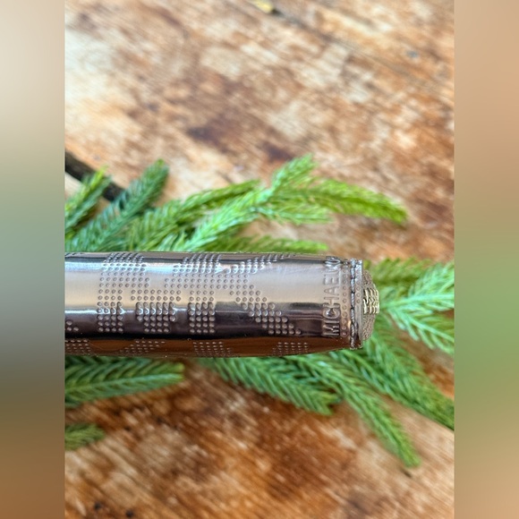 Michael Kors Silver Logo Wallet - Picture 3 of 12